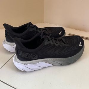 HOKA Arahi 6 Women’s Running Shoe size US 8.5 Great condition!